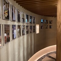 美会 - 写真は廊下に！