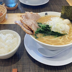 Menya Ichi - 元祖　鶏豚系ラーメン750円　麺増し100円　　　　　　　　チャーシュー増し200円　ライス小100円