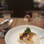 Youshoku Ando Suitsu Eburidei Bagu - 欧風ビーフカレーライス グリル野菜添え１６２８円。旨味が強いタイプの欧風カレーです。食べたい味と合ったいて、満足の一皿です（╹◡╹）