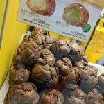 Beard papa's - 注文うけてからクリームをタップリ入れてくれる〜(≧∀≦)