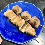 三酉屋 - ねぎま塩198円、はつ塩165円