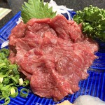 三酉屋 - 馬刺し858円