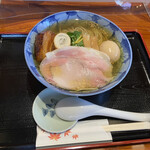 食煅 もみじ - 妻は「特製塩そば」 エグみの無い飲みやすいスープです☆