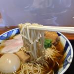 食煅 もみじ - ストレートの細麺。小麦感を強く感じます。
