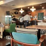 Tsumugu Kafe - 店内のテーブル席の風景です