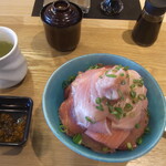 新鮮組まぐろ屋 出島ワーフ店 - 本気丼