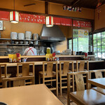 たなかラーメン - カウンター  テーブル席
