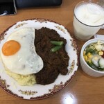 かれーの店 ポカラ - セットチキンカレーと玉子焼き