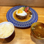 松阪牛ハンバーグ専門店ガーベラ - 豚汁も具沢山でご飯も美味しい