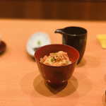 日本料理 たかむら - ⑩【〆】
      桜海老のかき揚げ丼〜焙じ茶入り出汁茶漬け