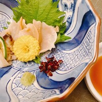 桑名蛤料理・蛤しゃぶしゃぶ 貝新 - 天然蛤の刺身