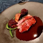 メザニーン - こちらのシャラン鴨にも大きなモリーユが❤️アスパラソバージュとフォアグラ添え⭐️