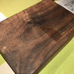 モノリス - 木箱には