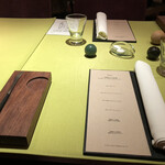 モノリス - テーブルセッティング