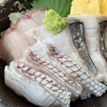Manaduru Sakanaza - 地魚丼