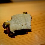 こま田 - この日が初日の三重の鮑。同じ浜でも神宮に献上する鮑は区画が区切られているそう。味が濃くしみじみ美味しい。