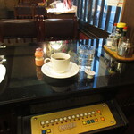 純喫茶　風車 - ゲーム機のテーブル