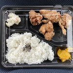 Ooita Karaage Tabekurabe Semmon Tendocchi - 宇佐味からあげ弁当(4個)＝400円
                      ※ニンニク醤油味