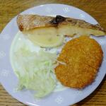 ディオ - 買ったコロッケと鯛の塩焼きが今夜のごはんです(2022.05.20)