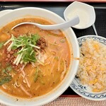 隆盛園 - 坦々刀削麺 950円
