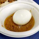 南アジア料理 アルバラカカレー&ケバブ - 卵も付いてくるよ