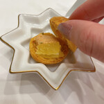 Ristorante IL PRINCIPE - ・ローズマリーを練り込んだビニェには、あん肝バターと黄金柑果肉入り。