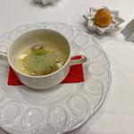 Ristorante IL PRINCIPE - ⚫︎登竜門大根のミネストラのスープ
      ・ほたて貝柱や真蛸、白神あわび茸などの食材が入っています。メレンゲ風のお茶（玄米茶）がアクセントで、スープは甘味のある繊細なお味でした！