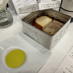 Ristorante IL PRINCIPE - パン！フォカッチャ！　　アルミ缶の中には、「熱々のパンを食べれるように」と、熱い石があります♡ おしゃれすぎました！