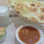 アドレー - チキンカレー(680円)＋ラッシー(150円)