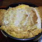 marushin - 上カツ丼：丼から溢れるカツ