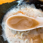 炭で焼くうまい串処 兵八 - 特製鶏白湯醤油ラーメンのスープ泡無し