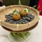 Ristorante IL PRINCIPE - ⚫︎うすい豆のコッコリ　
      モチモチしている揚げパン。イタリア産えんどう豆の粉を使用しており、ストラッキーノのクリームチーズが相性抜群！