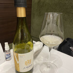 Ristorante IL PRINCIPE - ［ワインペアリング］
      果実みをしっかりとした北イタリアのワイン。
      温暖化の影響で陽が当たり、ブドウが熟した酸味と甘みを兼ね備えた飲み心地。