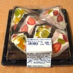 ヤオコーピノ - 料理写真:彩鮮やかフルーツサンドBOX(698円）