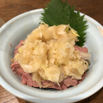 肉汁餃子のダンダダン - 低温調理されたレバーに、ごま油と塩味がきいたネギが合う！ラー油プラスで、美味さ倍増！