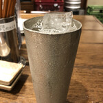 肉汁餃子のダンダダン - キンキンに冷えたタンブラー、凄すぎ。ビックリするほどの冷たさ！デフォルトは角だが、山崎や白州もあるのが嬉しい！