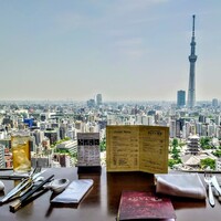 THE DINING シノワ唐紅花＆鉄板フレンチ蒔絵 - プレミアムペアシート
                    
                    追加料金で絶景堪能できます。