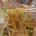 壱番亭 - もっちりした太麺、スープとの相性ばっちり