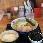 中華蕎麦 春馬 - 朝ラー（醤油）岩海苔TPご飯半分