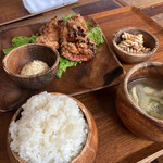 肉ビストロ Cheese&Meat WARMTH - 若鶏の唐揚げ定食\800