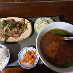 中国台湾料理 王府 大林店 - ニラレバ定食台湾ラーメン付き暗くてすみません。