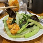 萬来軒 東松原 - 海老と青菜の炒め物