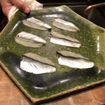 初音鮨 - こはだの群れ