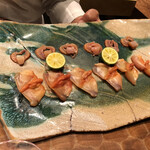 初音鮨 - 赤貝　紐も一緒に常識を覆します