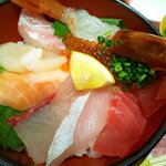 Uo kingu - ぜいたく海鮮丼：1280円