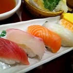 魚☆きんぐ - 料理写真:鮪・鰤・鮭・烏賊・海老・卵