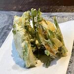 圭蔵 - 新玉ねぎと芹のかき揚げ