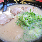 金の豚 - 豚骨ラーメン520円。