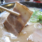 金の豚 - バラチャーシューもクリーミーなスープと相性良し。