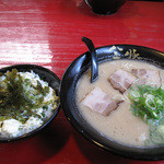 金の豚 - ランチタイムのみのお得なセットメニューもあります。
肉味噌セット750円。
